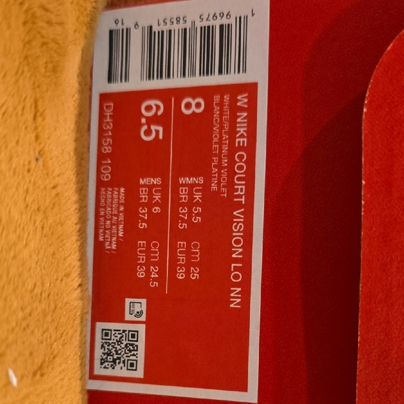 Nike White Low-Top Women's Sneakers - Picture 3 of 3